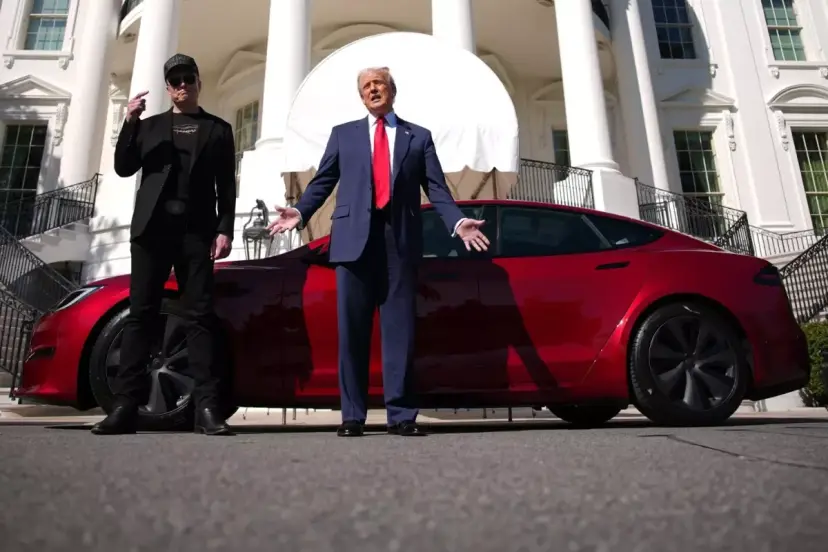 Elon Musk, Trump'ın siyasi çalışmaları için 100 milyon dolar bağış yapacak