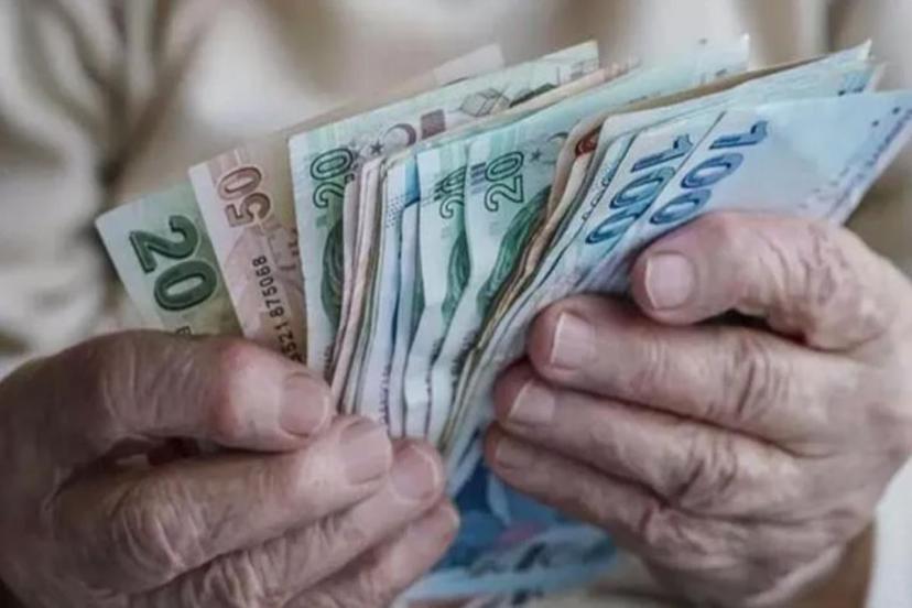 Emeklilere yapılan zam ankette soruldu, sonuç 71,7 oranında