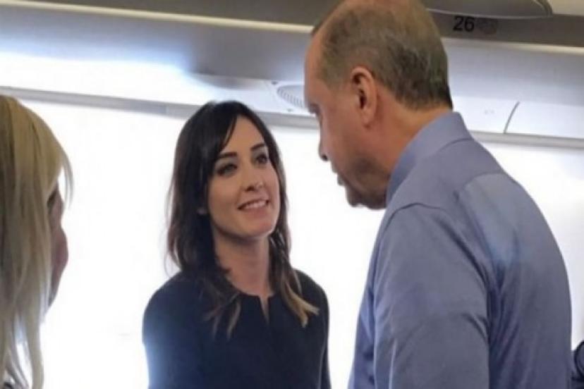 Erdoğan Nazlı Çelik'e sözleşme imzalattı!