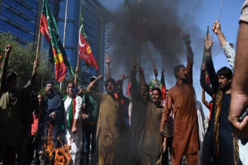 Eski Pakistan Başbakanı İmran Han tutuklandı: Ülke karıştı!