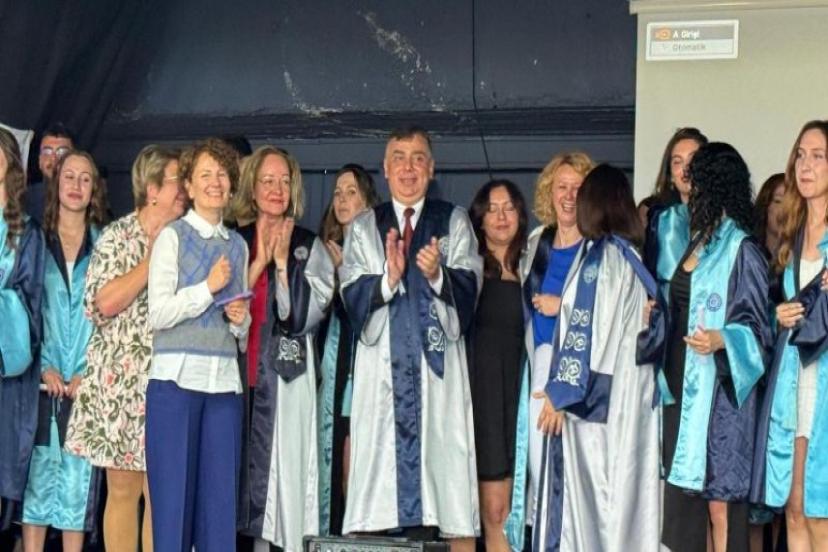 EÜ Çeşme Turizm Fakültesinde mezuniyet coşkusu