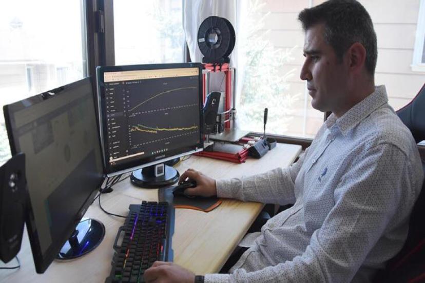 Evinde ürettiği elektriğin yüzde 70’ini satıyor