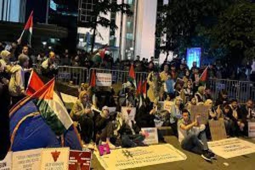 Filistin İçin Bin Genç, İsrail Konsolosluğu önünde eylemde: “Filistin direnişi kazanacak”