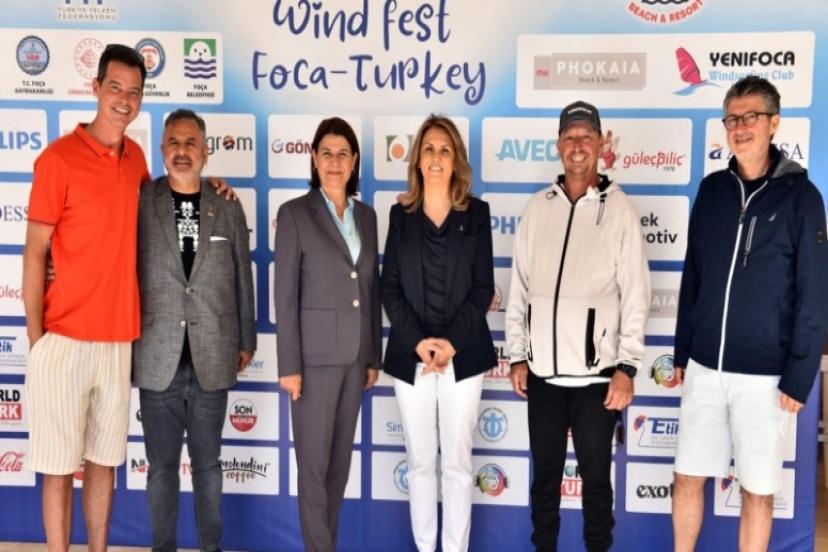 Foça’da Rüzgar Sörfü Heyecanı