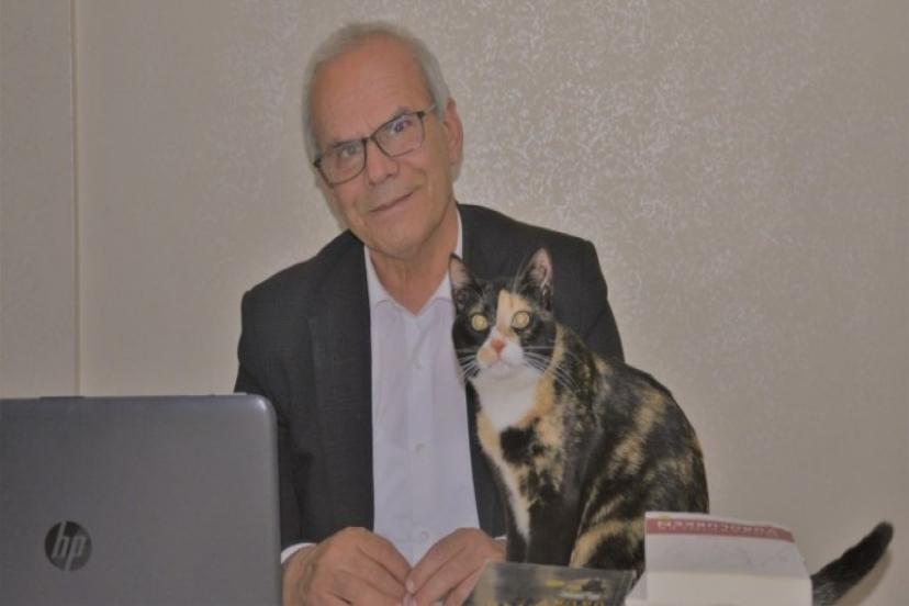 Gazeteci Halit Tunç,1990'lı yılları Güvercinler Vurulurken romanında anlattı