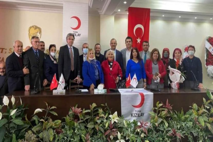 Gaziemir Kızılay’da Dinçel, güven tazeledi