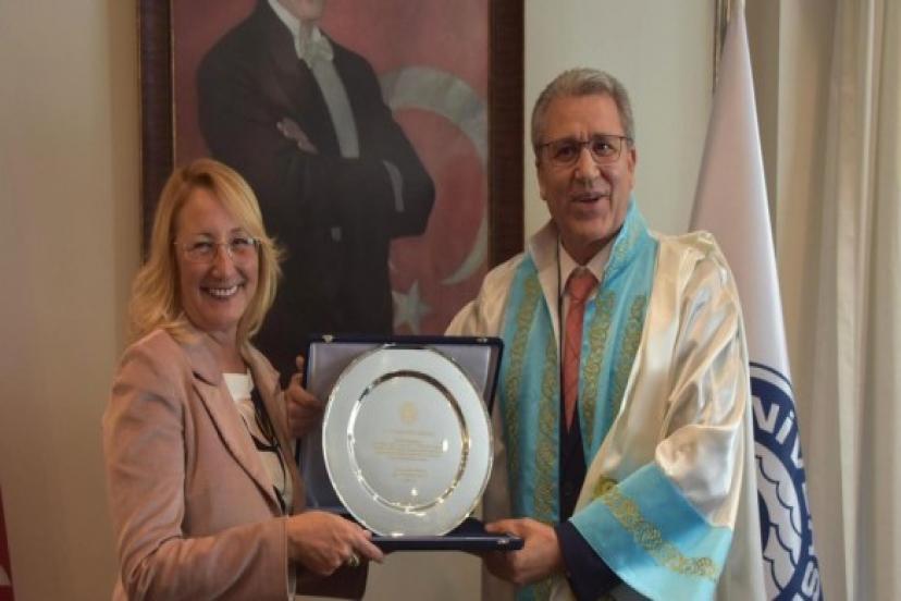 Görevi Teslim Alan Yeni Rektör Prof. Dr. Necdet Budak'tan Önemli Mesajlar