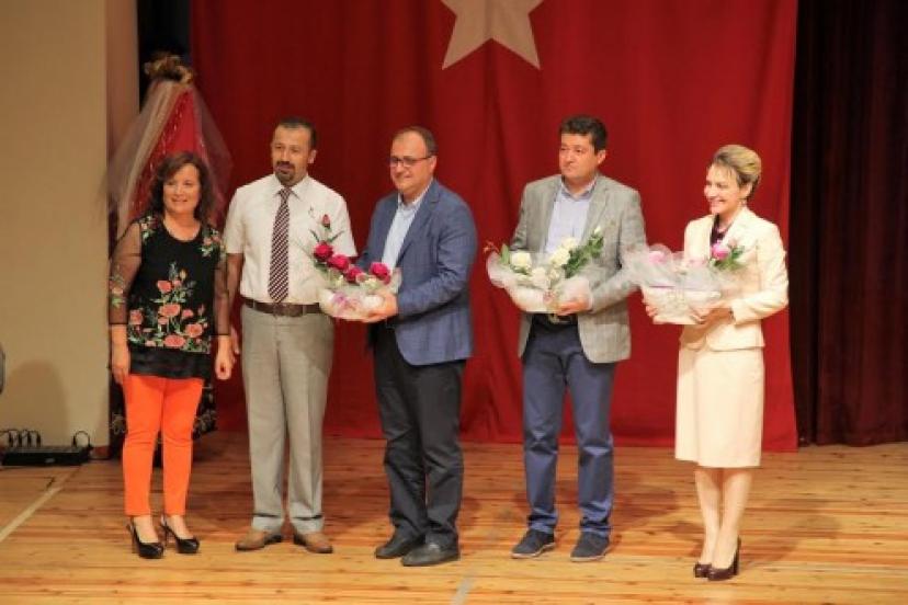 Güzelyalı Ortaokulu'ndan  Halk Oyunları Etkinliği