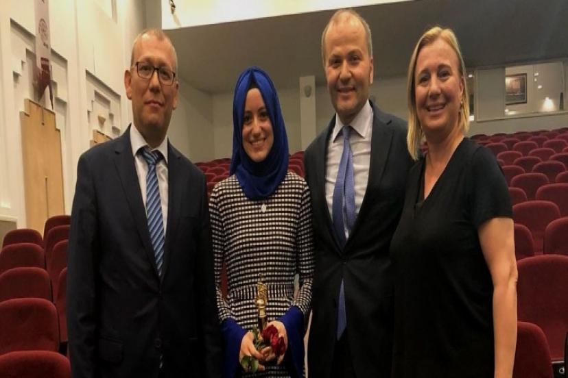 Halk Müziği Ses Yarışmasında Finale Kalan Tek Özel Okul, Özel İzmir Anadolu Lisesi oldu