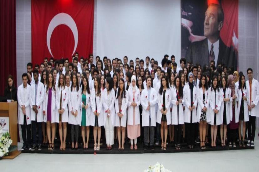 İKÇÜ’de "Beyaz Önlük” Gururu