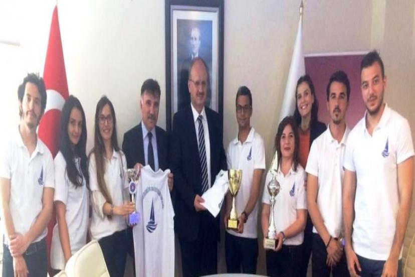 İKÇÜ Şampiyonluğa Yelken Açtı