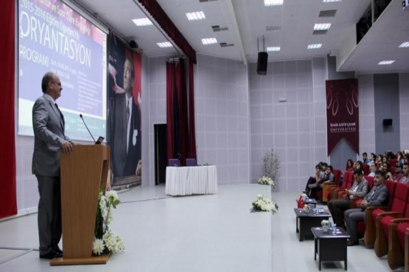 İKÇÜ yeni öğrencilerine oryantasyon programı ile merhaba dedi
