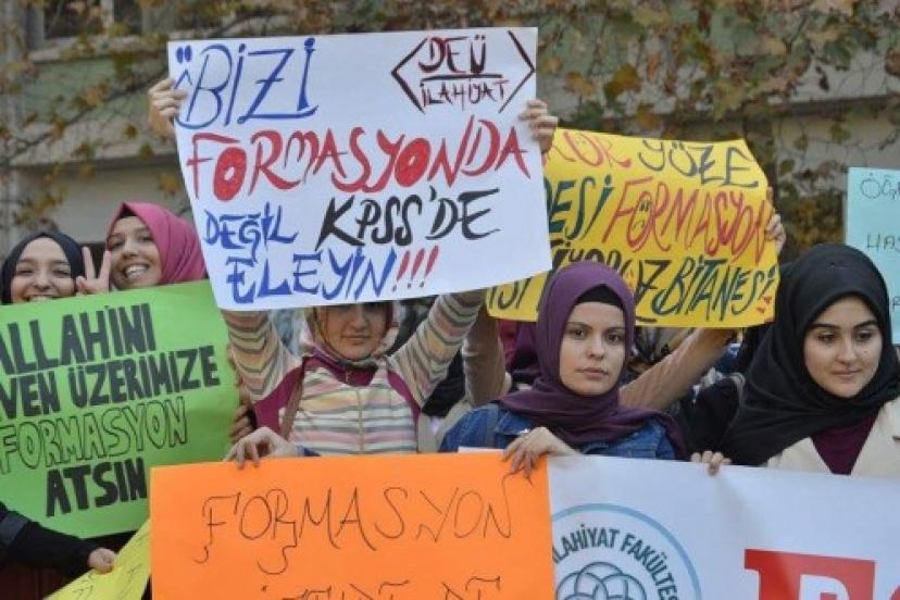 İlahiyat Öğrencilerinden YÖK'e Formasyon Protestosu