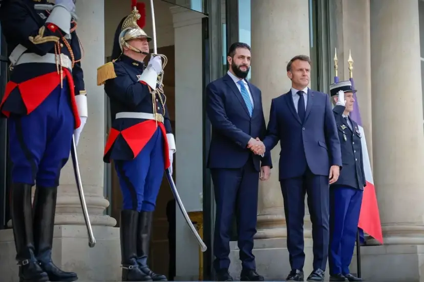 İlk kez Avrupa'da! Suriye lideri Şara, Fransa Cumhurbaşkanı Macron bir araya geldi