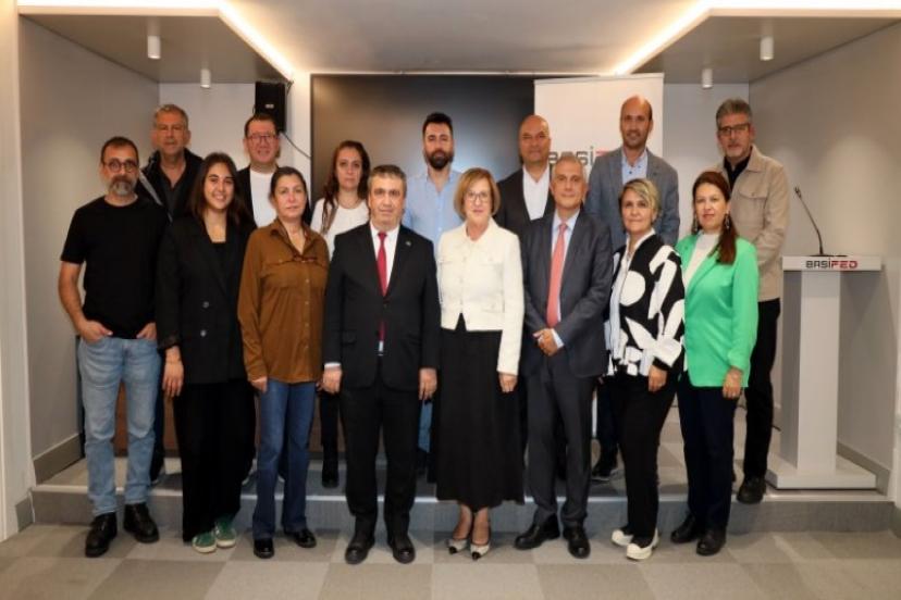 İlk protokol dersi babaanneden: ‘Kalkacağın Yere Oturma’