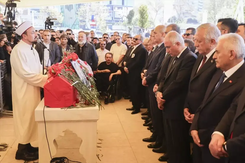 İmam, Sırrı Süreyya Önder ile ilgili anısını cenazede anlattı