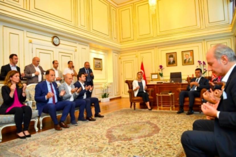 İmamoğlu makam odasındaki toplu duayla göreve başladı