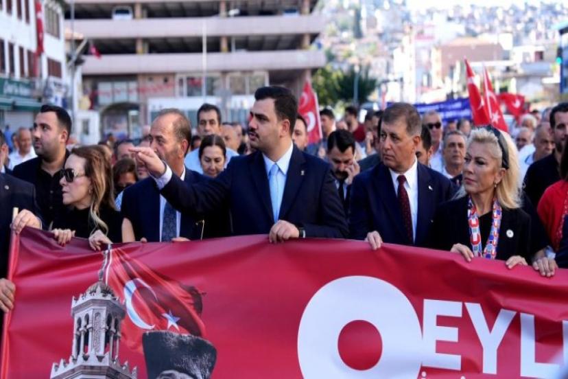 İnan'dan Bakan'a Yanıt:Koltuk kavgasına sabaha kadar nöbet tutanların, 9 Eylül sabahı yürüyüşe hali kalmıyor'