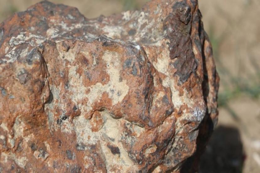 İnanılmaz olay! Çorumlu çiftçi tarlada bulduğu göktaşını 180 bin dolara sattı