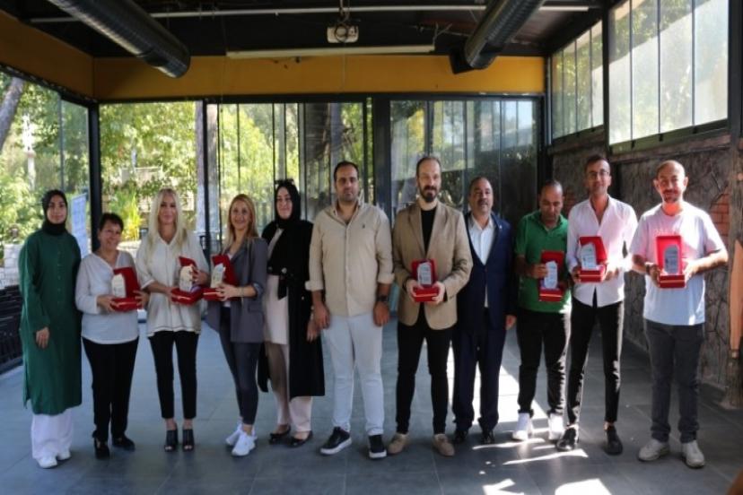 İş İnsanı Abdulhakim Bingöl'den 40.Yıl Anısına Vefa Plaketi