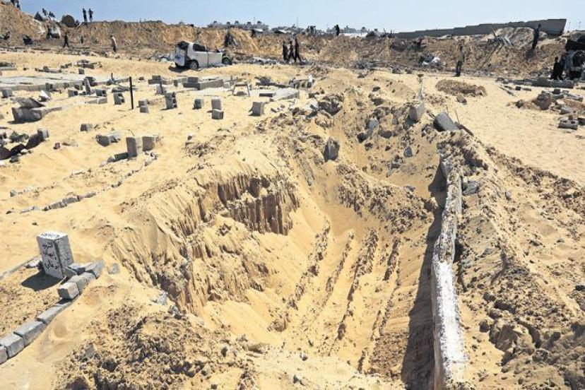 İsrail barbarlığı sınır tanımıyor! Mezarlık basıp cenaze çaldılar