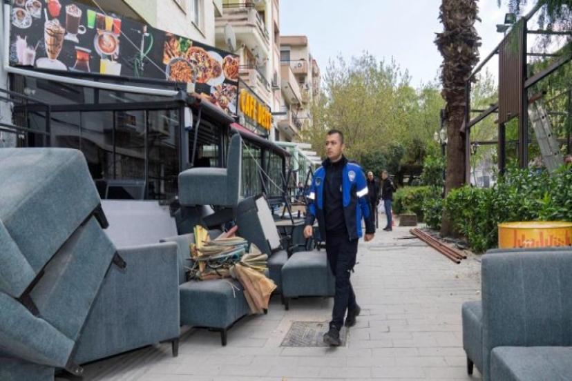 İzmir Büyükşehir Belediyesi kamusal alanların işgaline son veriyor