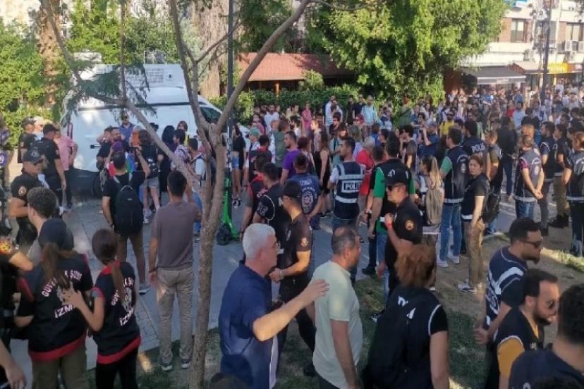 İzmir’de Polis LGBT'lilere 'Dur' Dedi! 50’nin Üzerinde Gözaltı