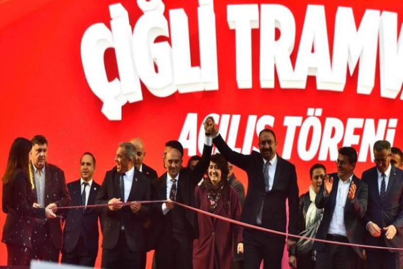 İzmir'de tarihi açılış  Çiğli Tramvayı hizmete girdi