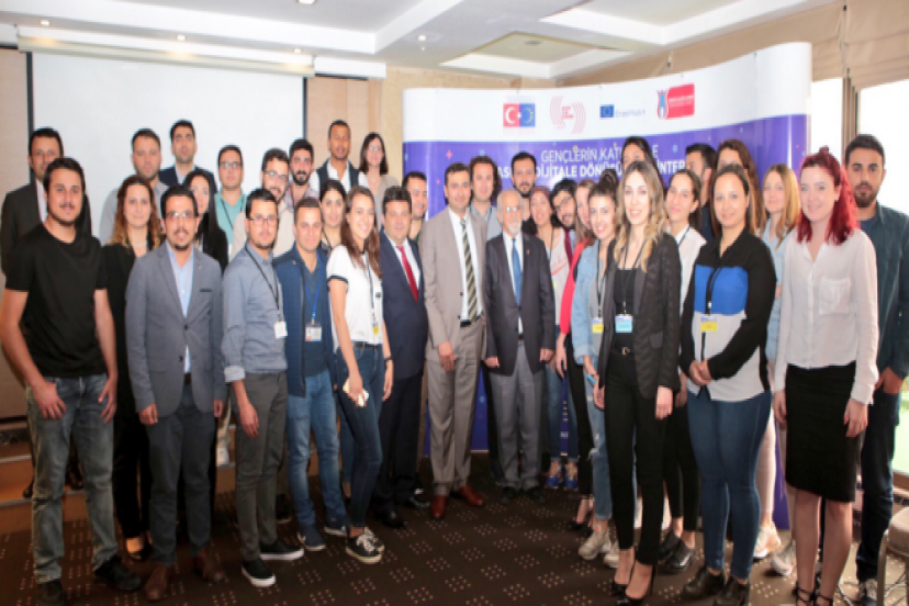 İzmir’de “Yazılı Basının Dijital Dönüşümü” konuşuldu