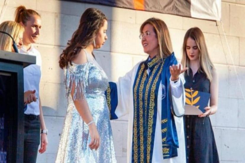 İzmir Demokrasi Üniversitesi Mezunlarını Görkemli Bir Törenle Uğurladı