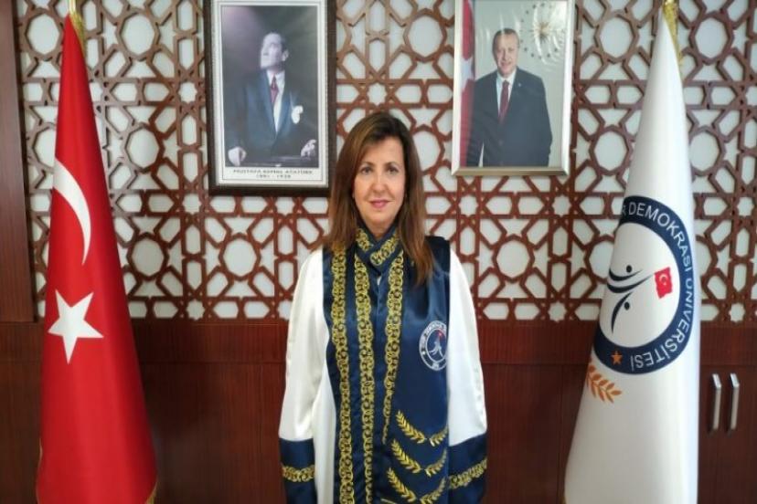 İzmir Demokrasi Üniversitesi'ne Engelsiz ve Mavi Bayrak Nişanı