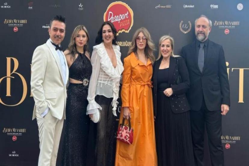 İzmir’den Yükselen Tiyatro Ruhu, Türkiye’yi Bir Kez Daha Kucakladı