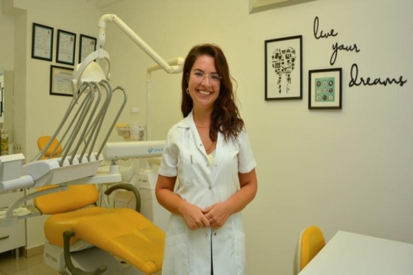 İzmir Diş Hekimleri Odası (İZDO) Yönetim Kurulu Üyesi Gizem Bayraktaroğlu: 'Ortodonti Tedavisi Her Yaşta Uygulanabilir'