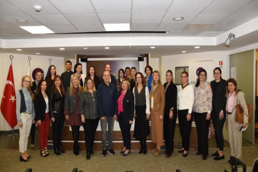 İzmir, Eşitlik Yıldızlarıyla Parlıyor