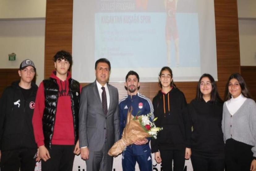 İzmir İl Milli Eğitim Müdürlüğünde Avrupa ve Dünya Şampiyonu Güreşçi Kerem Kamal İle Söyleşi Programı Düzenlendi
