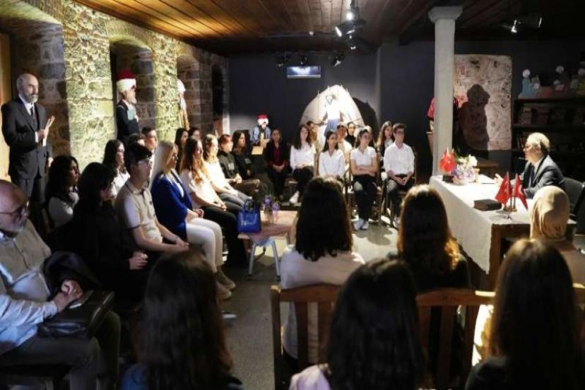 İzmir İl Milli Eğitim Müdürü Dr. Ömer Yahşi Gençlerle Bir Araya Geldi