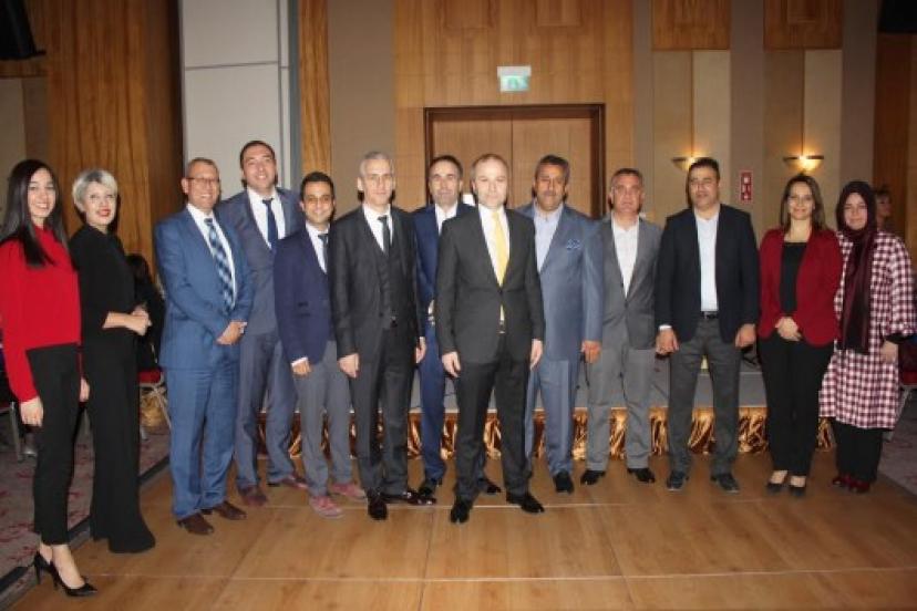 İzmir Koleji Yeni Yönetimle Başarıya Yelken Açtı