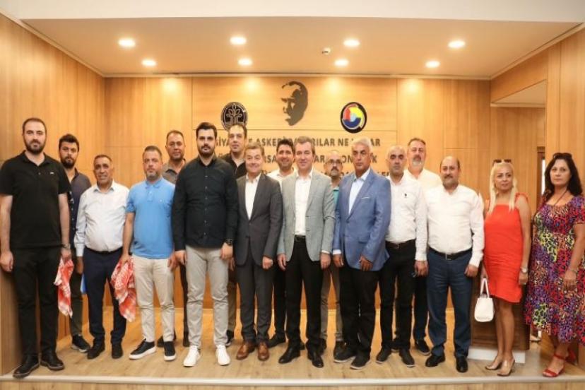 İzmir Milletvekili Eyyüp Kadir İnan Bergama'yı Ziyaret Etti