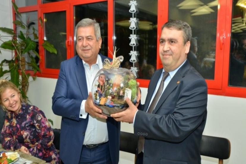 İzmir 'Serbest' uçuşta