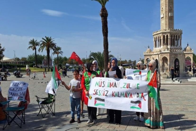 İzmirli Minik Eller Filistinli Çocuklara Destek İçin Çizdi