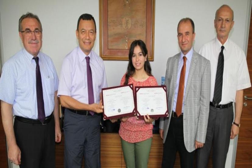 İzmirli Seray 4 yıl okudu, çifte mühendis oldu