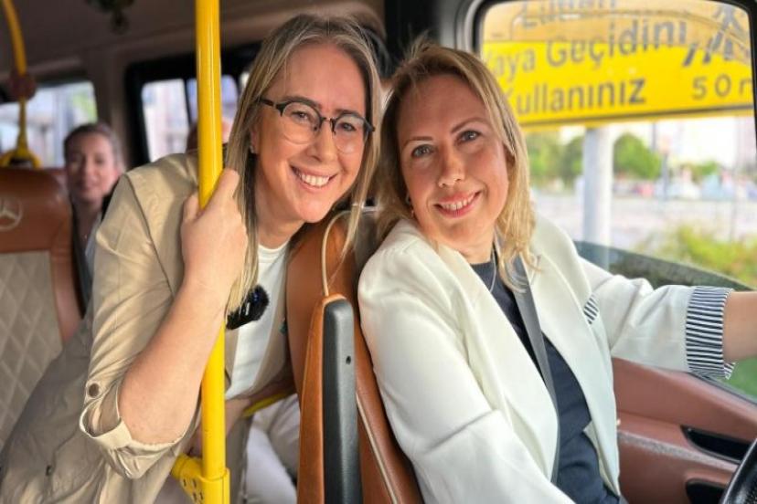 Kadın Minibüs Şoförü Direksiyonda, Vekil Çankırı Muavin Koltuğunda 
