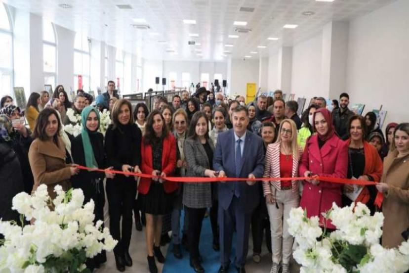 Kadının Sanata Yansıması Konulu Uluslararası Karma Sergi Kınık'ta Sanatseverle Buluştu