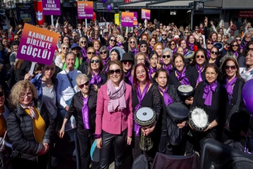 Kadınlar seslerini Konak’tan duyurdu