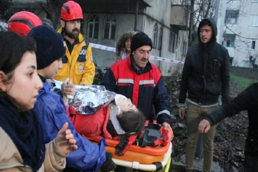 Kahramanmaraş'ta 14 Yaşındaki Fatma Enkazdan 15 Saat Sonra Kurtarıldı