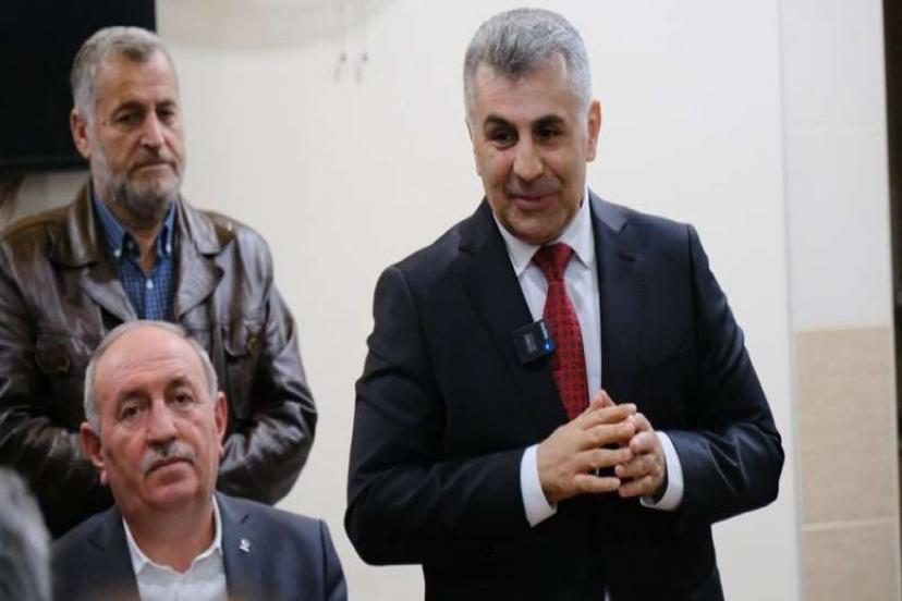 Karabağlar’a asılan ‘İcraat Yapılmaz’ levhası iniyor  