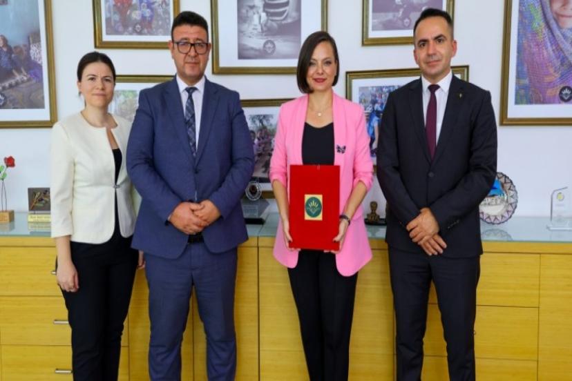 Karabağlar Belediyesi’nden İşçilere En Yüksek Promosyon