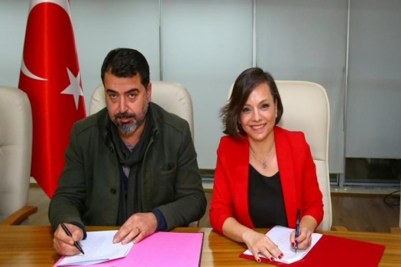 Karabağlar Belediyesi’nden işçilerin yüzünü güldüren sözleşme