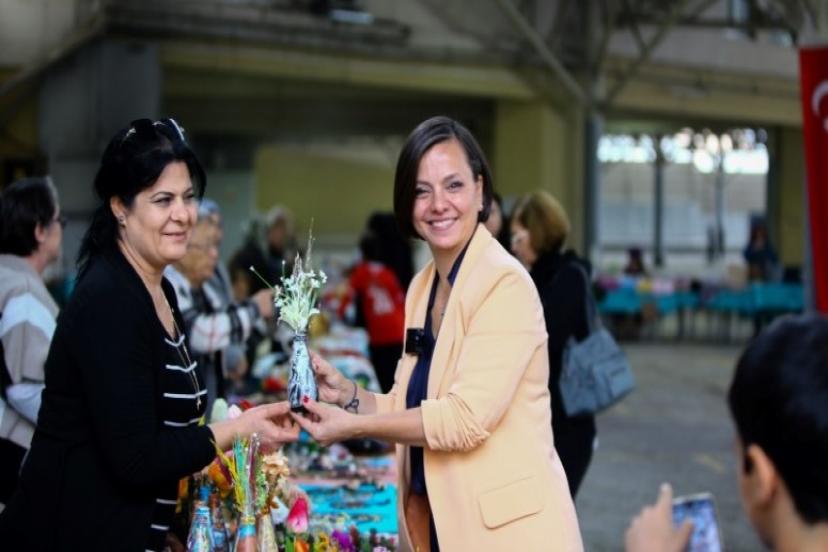 Karabağlar'da Kadının Eli Var