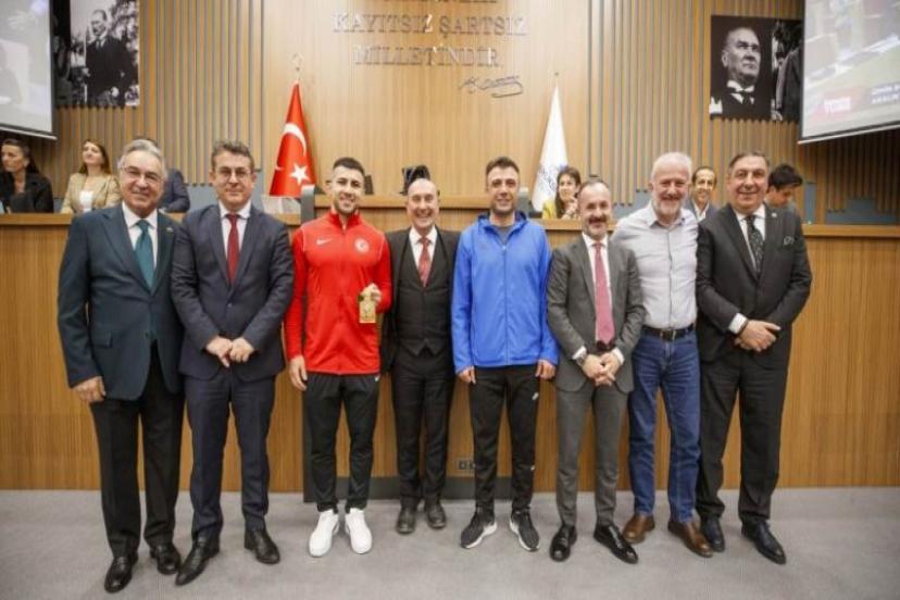 Kemeraltı esnafından 2024'te katı atık bedeli alınmayacak